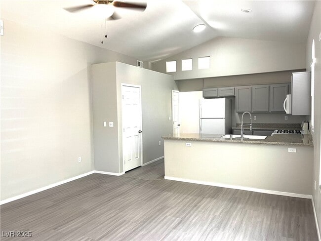 Building Photo - 564 Pomerol Ave