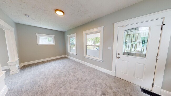 Building Photo - Old Brooklyn Area - 3 Bedroom Single Famil...