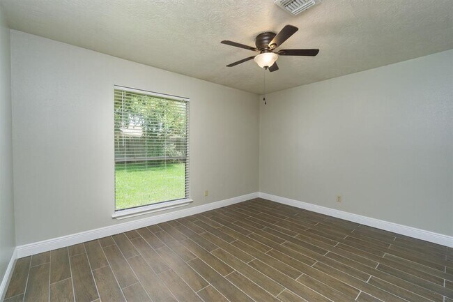Building Photo - 2510 Park Meadows Ave