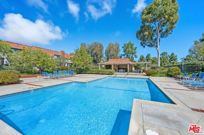 Building Photo - 27912 Ridgecove Ct N