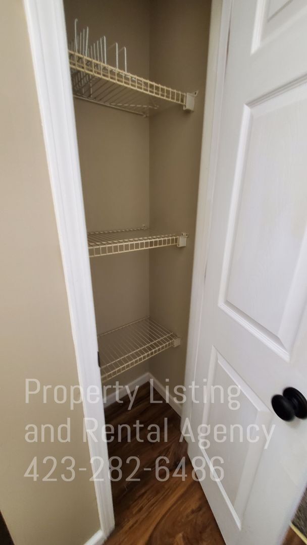 Building Photo - 3 Bedroom 1.5 Baths Townhouse Johnson City,TN