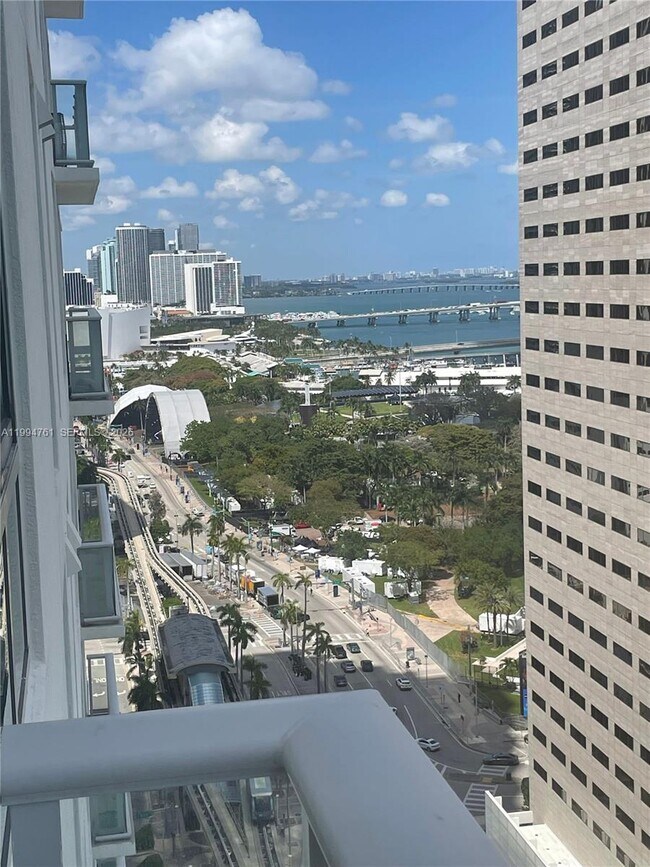 Building Photo - 300 S Biscayne Blvd