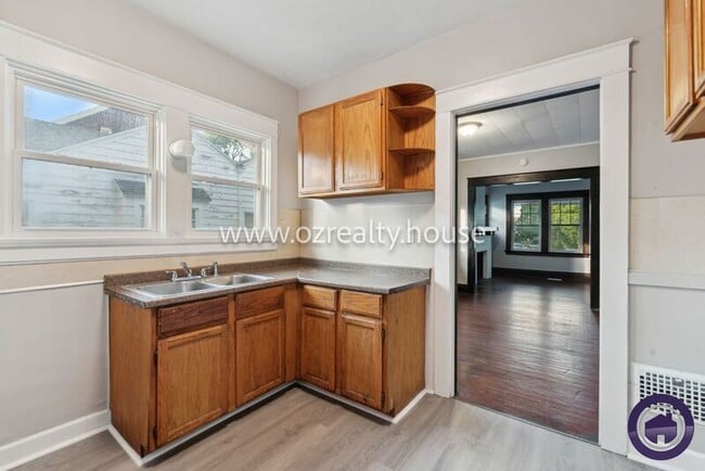 Building Photo - 1525 Waverly Ave