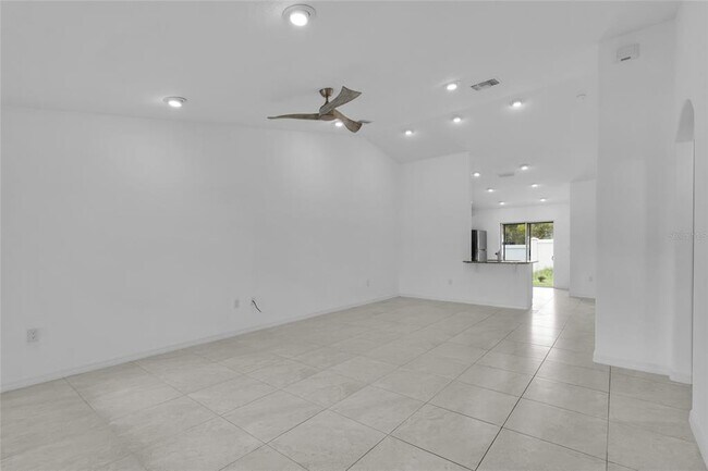 Building Photo - 13 Llovera Pl