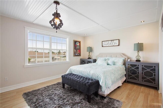 Building Photo - 6885 Barnwell Dr
