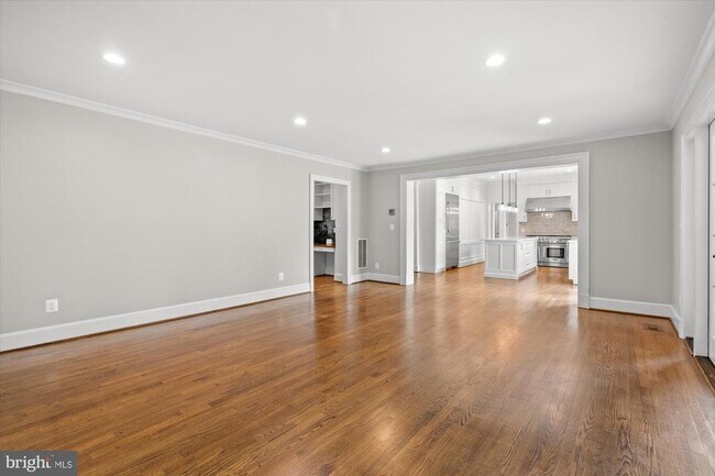 Building Photo - 4905 Dorset Ave