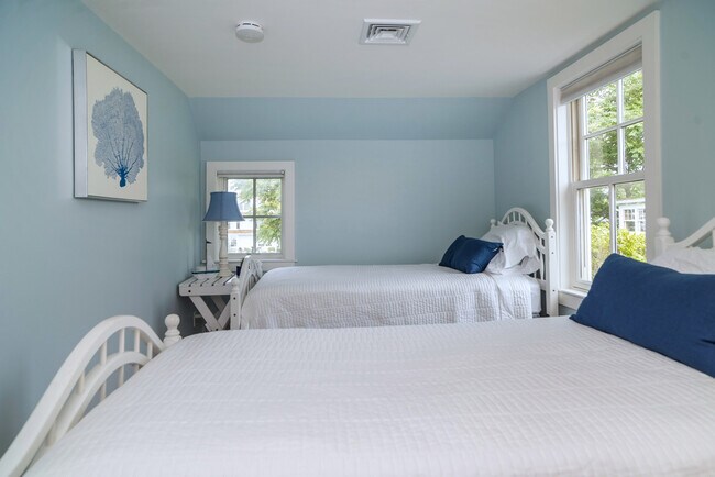 Building Photo - 43 Soundview Ave