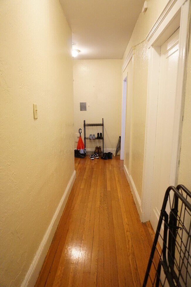 Building Photo - 55 Linden St