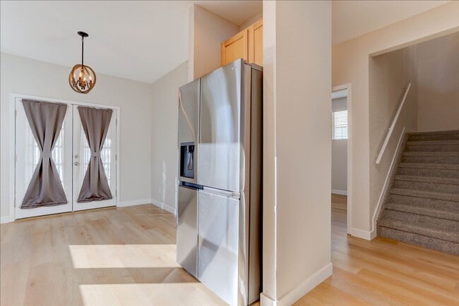 Building Photo - Stunning 5-Bedroom Home in Desirable McKay Landing – Available Now!