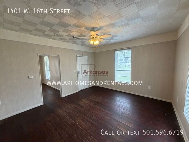 Building Photo - 1401 W 16th St