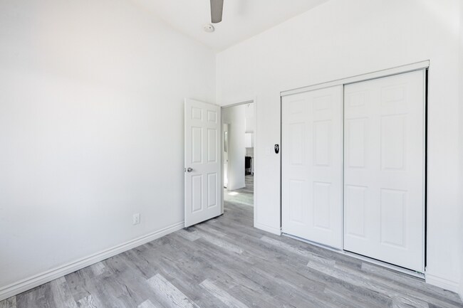 Building Photo - 207 W Cypress Ave