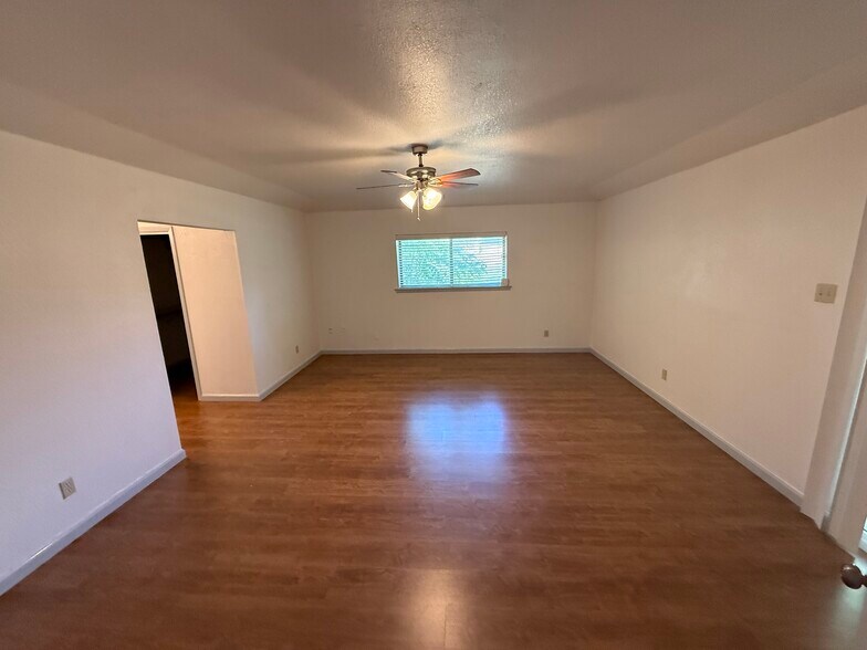 Building Photo - 254 Linda Ln