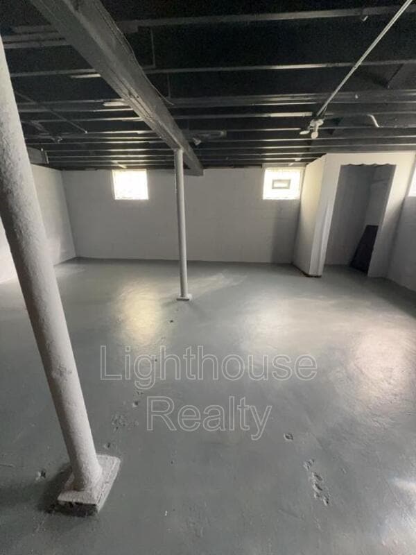 Building Photo - 1044 Whitcomb St