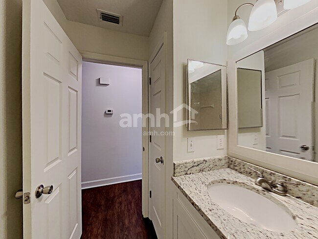 Building Photo - 2905 Empress Ct