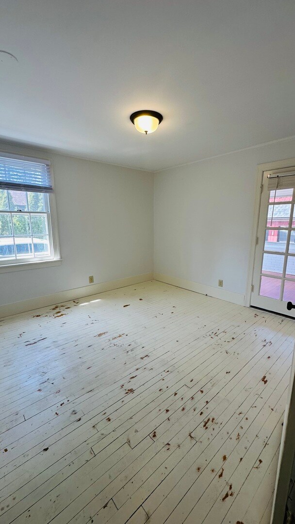 Building Photo - 124 W Crystal Lake Ave