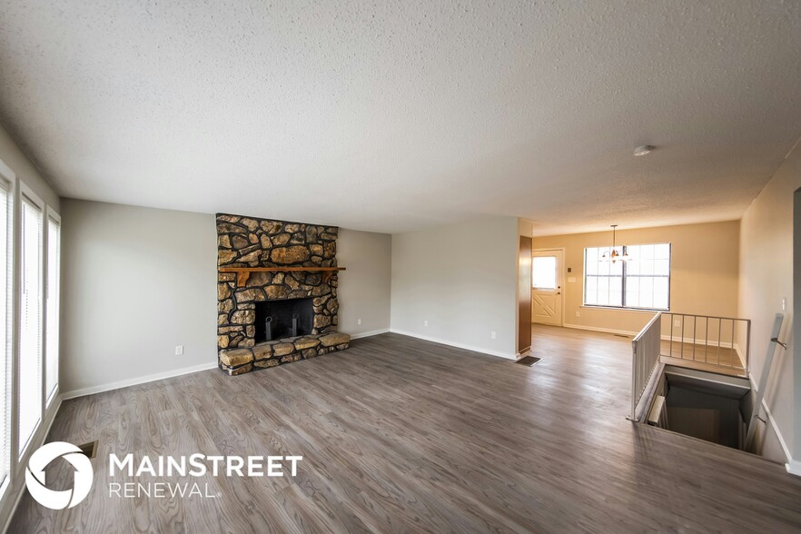 Building Photo - 21264 Royal Dr
