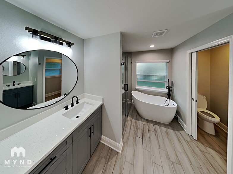 Building Photo - 12733 N Ola Ave