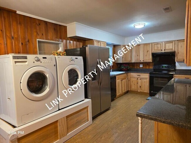 Building Photo - 3731 Knollwood Dr