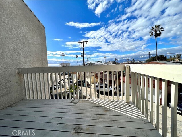 Building Photo - 7301 Vista Del Mar Vis
