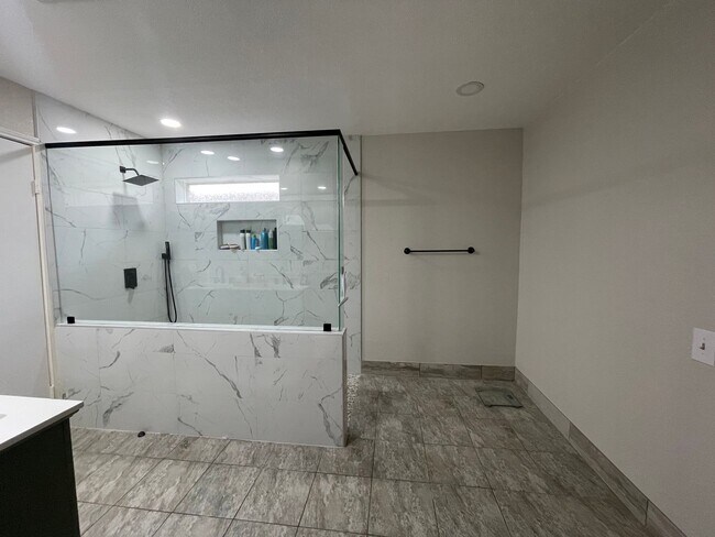 Building Photo - Gorgeous One-Story Home for rent in Euless!