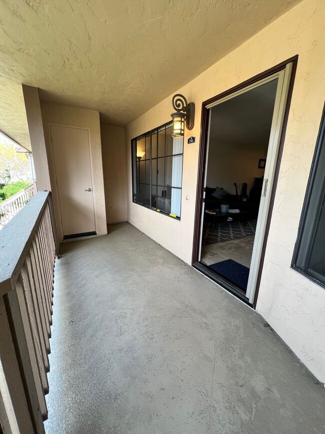 Building Photo - 1 Bed/1 Bath Upper Unit Condo at Del Mar V...