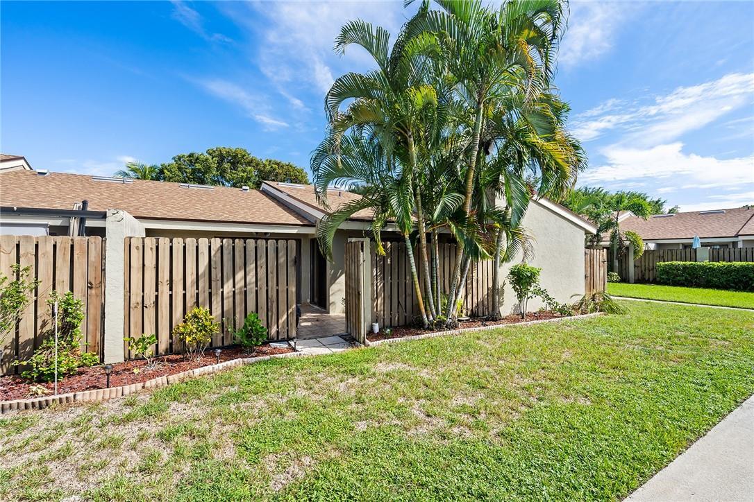 Building Photo - 21 Meadows Dr