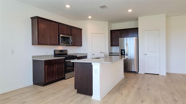 Building Photo - 325 Brody Ln