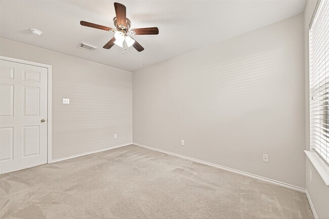 Building Photo - 26414 Suffield Glen Ln