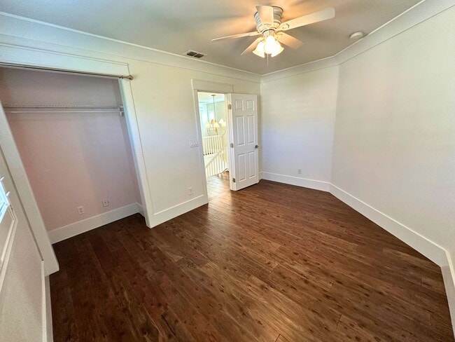 Building Photo - Stunning 4 Bedroom, 2.5 Bath Lawrence Ranch Home With Solar