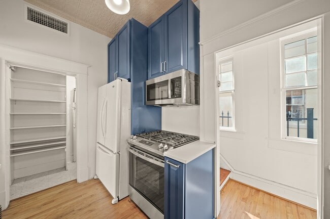 Building Photo - 406 Sul Ross St