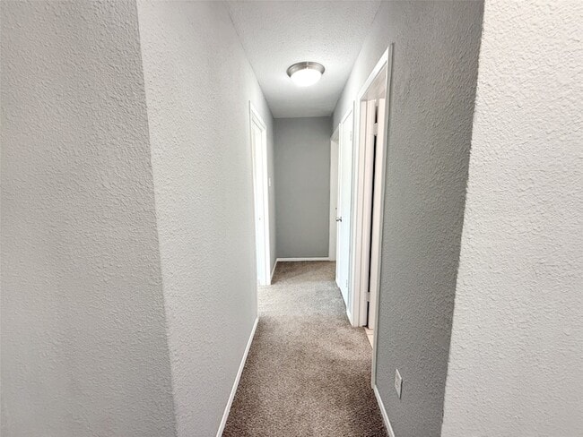 Building Photo - 405 Peninsula Dr