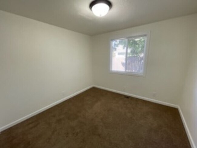 Building Photo - 17775 SW Corona Ln