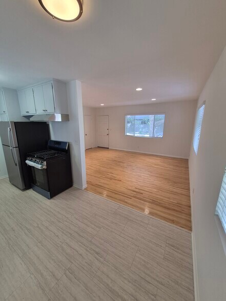Building Photo - 511A Strand St