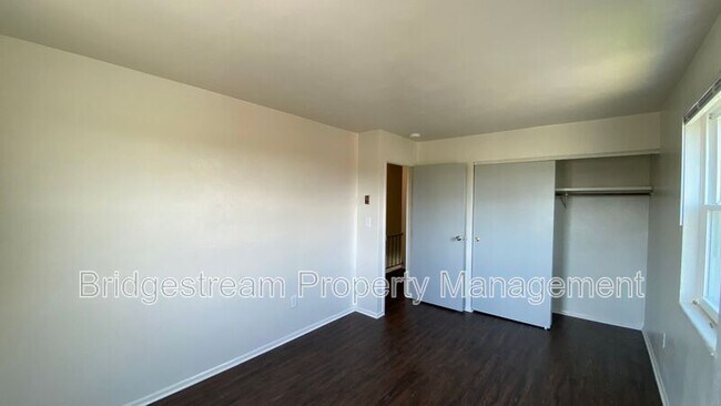 Building Photo - 1299-1 Sanlor
