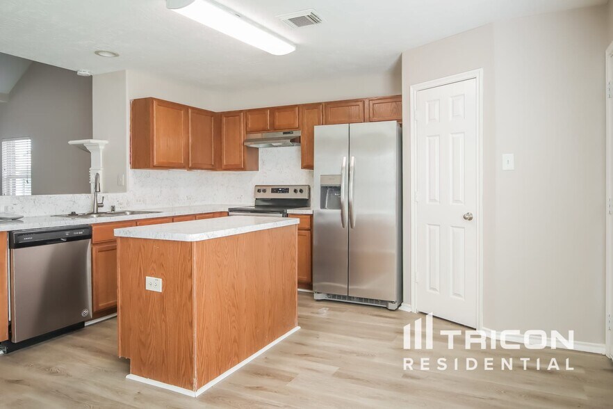 Building Photo - 18451 Sunrise Pines Dr