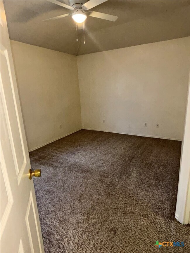 Building Photo - 2205 Garrett Dr