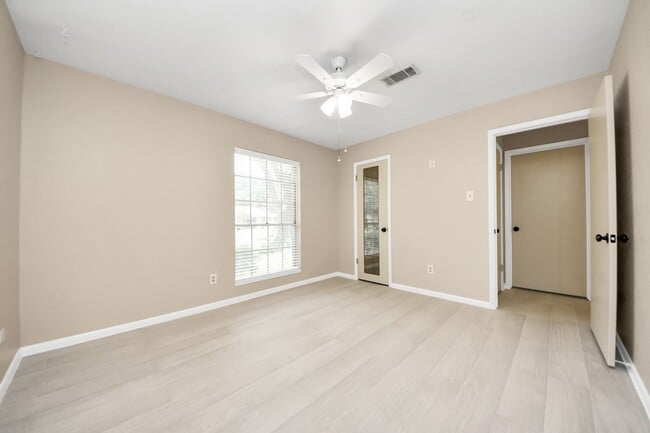 Building Photo - 1307 Glen Echo Dr