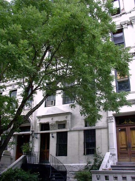 Building Photo - 53 W 76th St