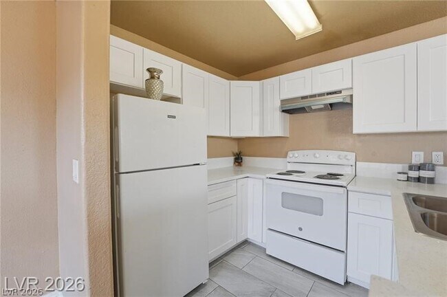 Building Photo - 2982 Juniper Hills Blvd