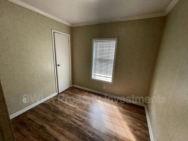 Building Photo - 4015 Wildflower Dr