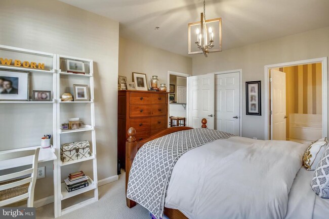 Building Photo - 4951 Brenman Park Dr