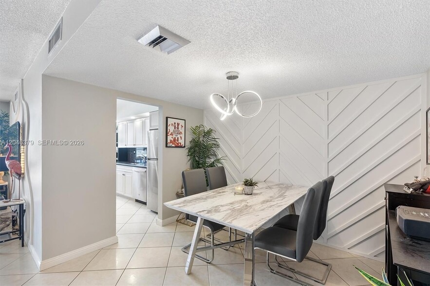 Building Photo - 18031 Biscayne Blvd