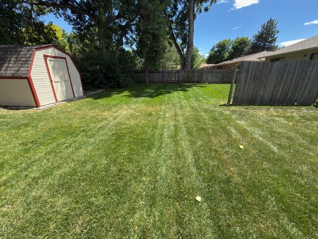 Building Photo - Sagebrush Dr 2718-1