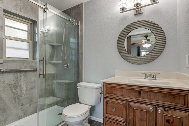 Building Photo - 4 Bed 3 Bath Pre-lease in Central Lubbock!!!