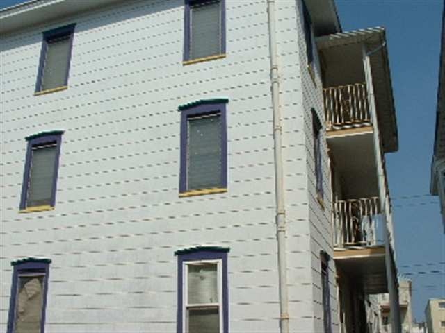 Building Photo - French Quarter Apartments