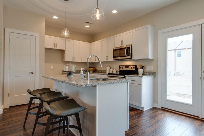 Building Photo - 1125 Waterburg Ln