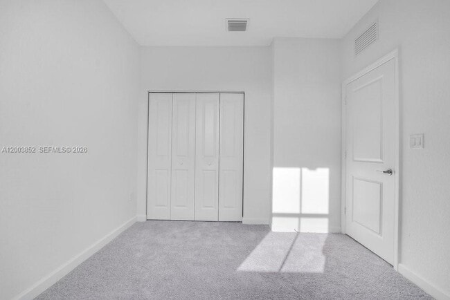 Building Photo - 2619 SE 28th Dr