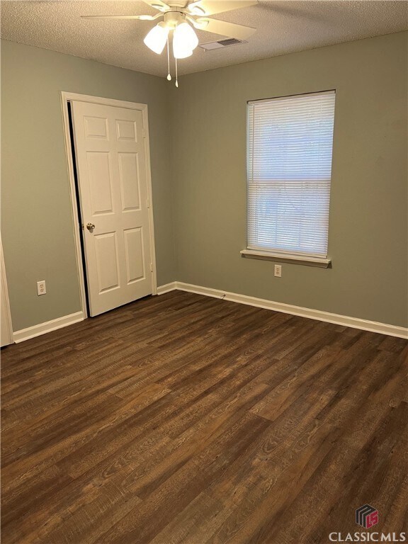 Building Photo - 206 Lavender Lakes Dr