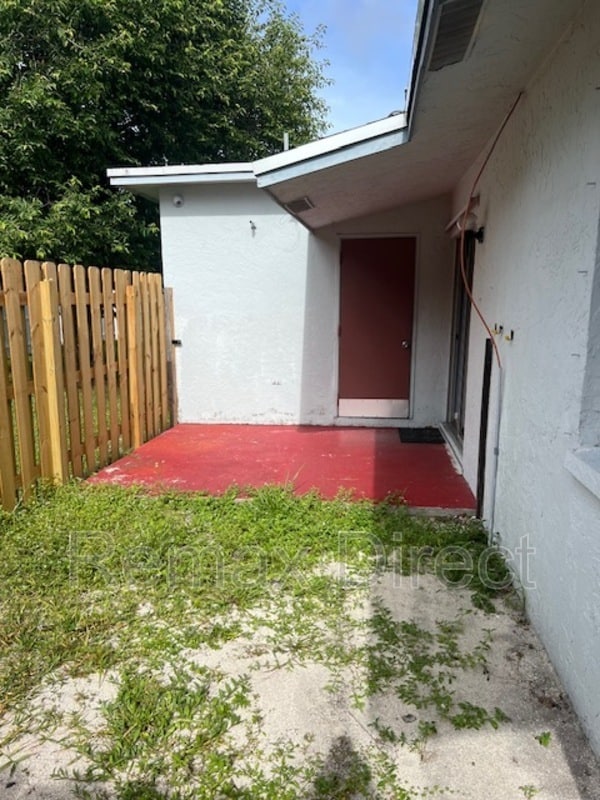 Building Photo - 2675 Lake Haven Rd