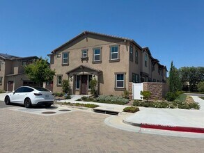 Building Photo - Beautiful House in the heart of Temecula -...